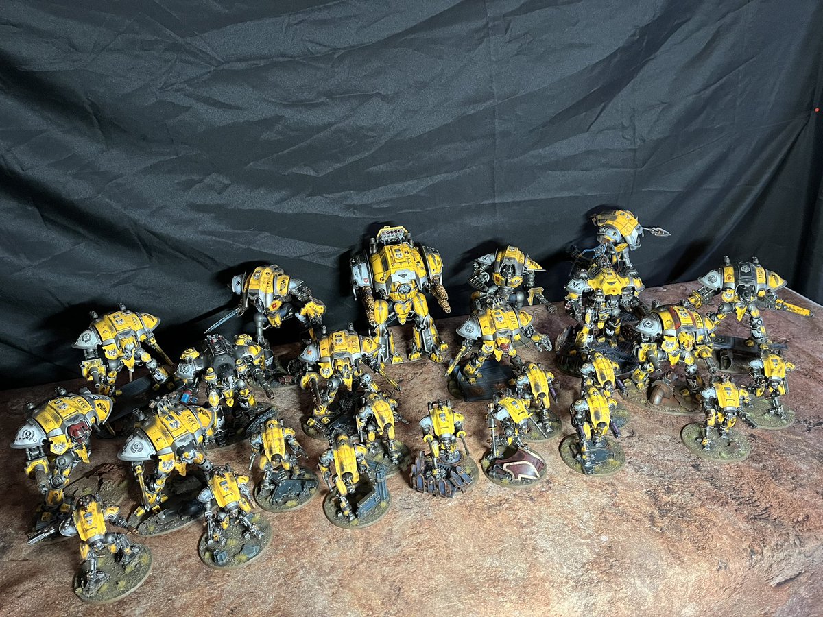 Think I may have to concede to the fact I’ll never get a decent photo of all my Imperial Knights together- still felt great to get all 25 painted ones out! Hawkshroud assemble! #warhammer40k #WarhammerCommunity
