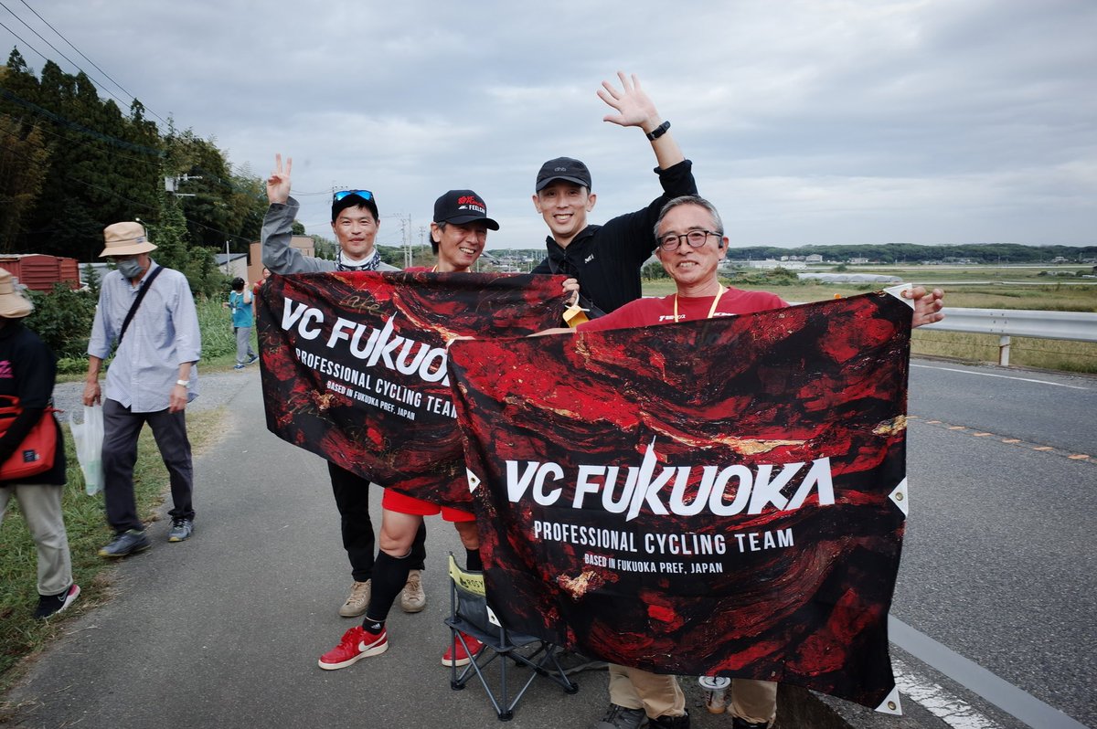 tsirosi's tweet photo. 今朝はT田君と糸島流し🚴‍♀️
その後、バイクに乗り換えツールド九州観戦🏍️🏁
いつもモニター越しだったレースも、間近で観ると選手達の息遣いまで伝わってきて迫力がある
現地ではお久しぶりの面々とも会えたし、良い1日だった🙆
#poc #oakley #canyon #fizik #mavic #cosmic #ツールド九州 https://t.co/zfVVeCADeg
