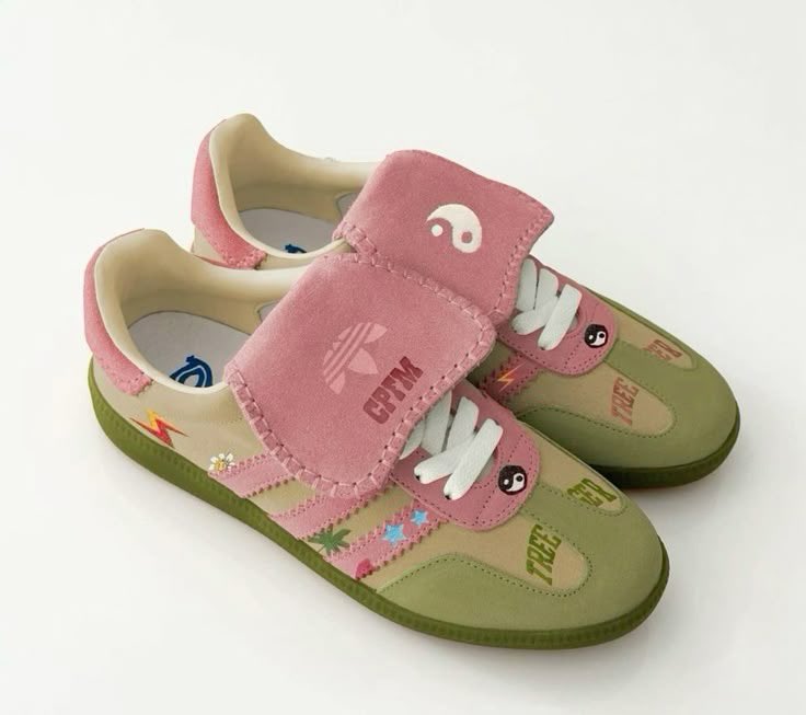 venusianruby's tweet image. strawberry matcha