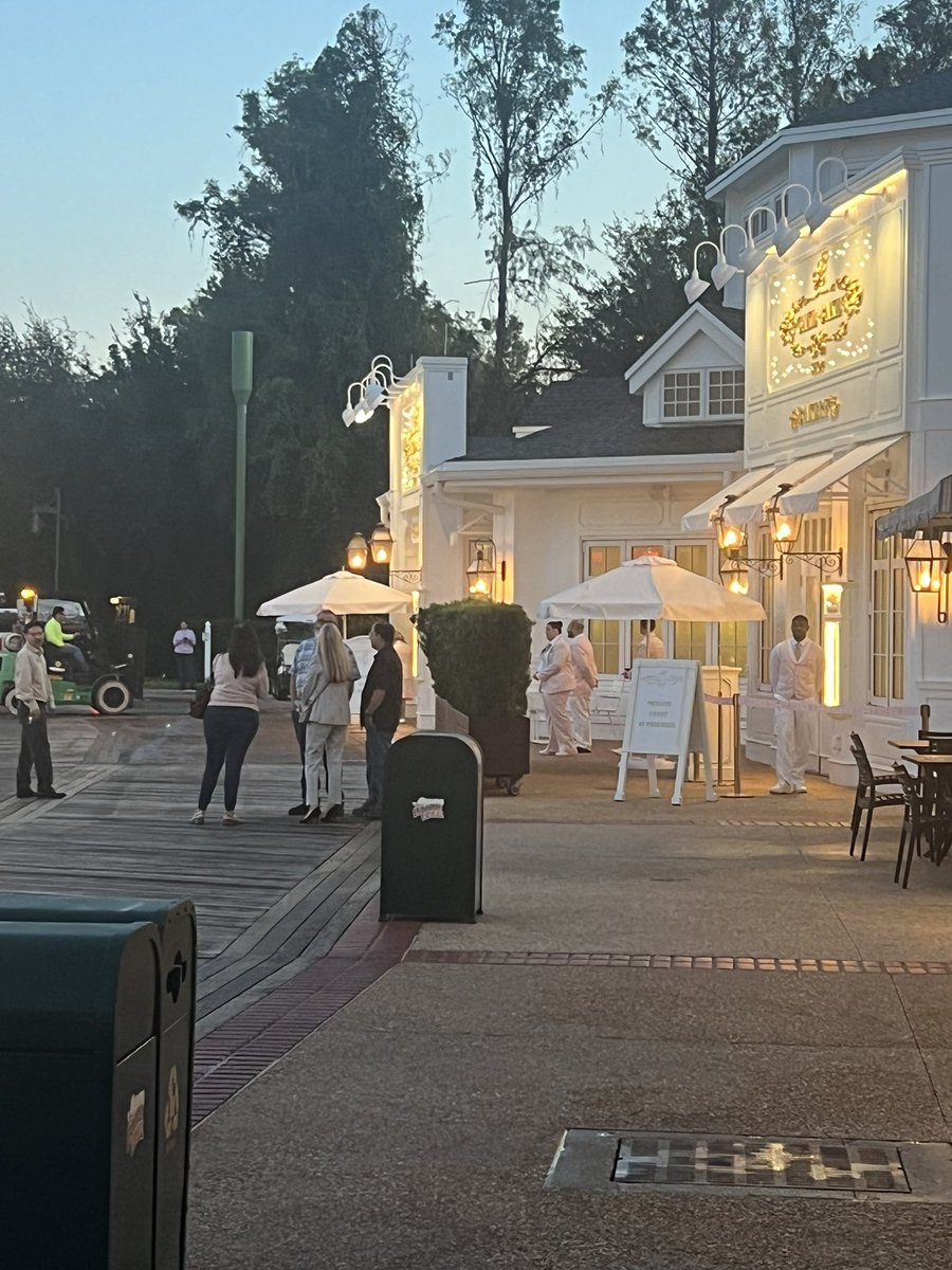 DisneyDVCDad's tweet photo. @WDWNT Private event this morning at Cake Bake Shop https://t.co/5zoUaBz0dL