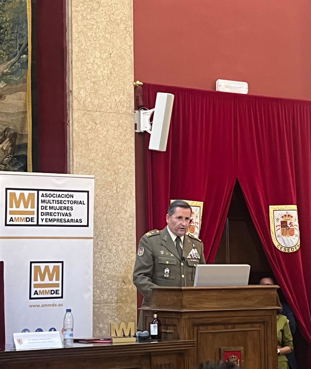 🔴#PremiosAMMDE | Entrega de reconocimientos "Embajador <a href="/AMMDE_/">AMMDE</a>" del sector #defensa y #seguridad y sector aeroespacial 🛡️✈️