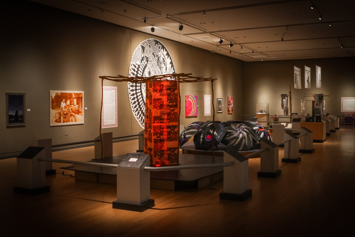 SamNobleMuseum's tweet photo. On #IndigenousPeoplesDay, discover how art is helping to keep Native languages alive 🌍🎨 Visit Speak While You Can today to see powerful work by Indigenous artists!
#indigenousartists #nativelanguages #powerofart #artists #communities https://t.co/f9BLC0l0ye
