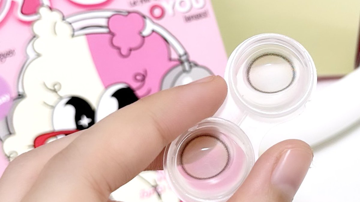 Newkigeegy's tweet photo. น่ารักใจเหลวมากกก 🫠🍩 คอนแทคเลนส์แบรนด์ไทยของ #OYOUlens นี่ใส่ลาย Sugar Donut สี Brown ก็คือเป็นเลนส์ที่มีขอบแบบวงโดนัทเลยฮะ ชอบมากก สีน้ำตาลนัวๆ ใส่แล้วตาหวาน ตาแป๋ว ละมุนน สวยปิ๊งงง✨ เลนส์นิ่ม สบายตา ไม่เคืองตาเลย แล้วจึ้งตั้งแต่แพ็คเกจจิ้ง คือน่ารักแบบคิ้วท์มากกก💖
#คอนแทคเลนส์ #รีวิวบิวตี้