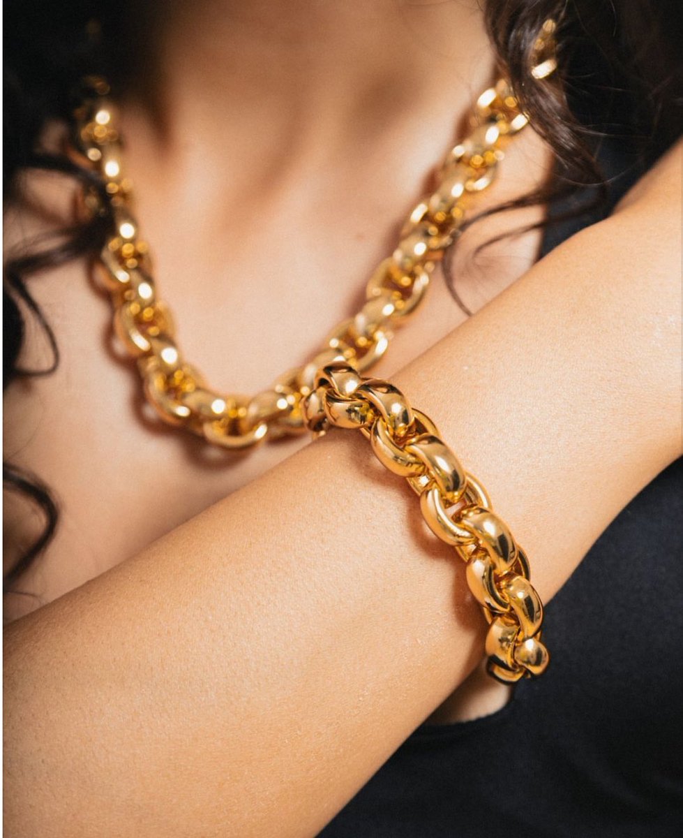theissystar's tweet photo. The stunning “Valerie” necklace and matching bracelet. 💕

https://t.co/Psbg49zttW https://t.co/2UNQW83pgu