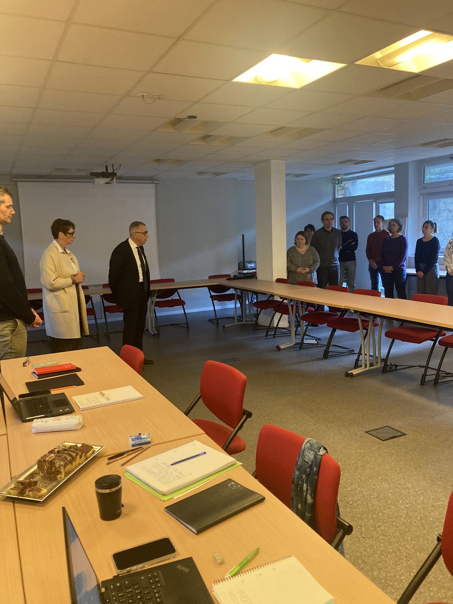 dsden18's tweet photo. Hommage aux professeurs Samuel Paty et Dominique Bernard
Minute de silence pour M. le directeur académique au collège Saint Exupéry et au lycée Pierre-Emile Martin de Bourges et à la DSDEN du Cher https://t.co/CWoDWRPLLp