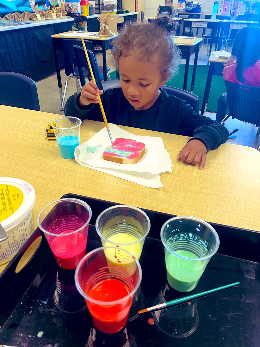 EastviewGAINS's tweet photo. Making Rainbow Bread 🌟@eastview_p https://t.co/h0TMmegHWm