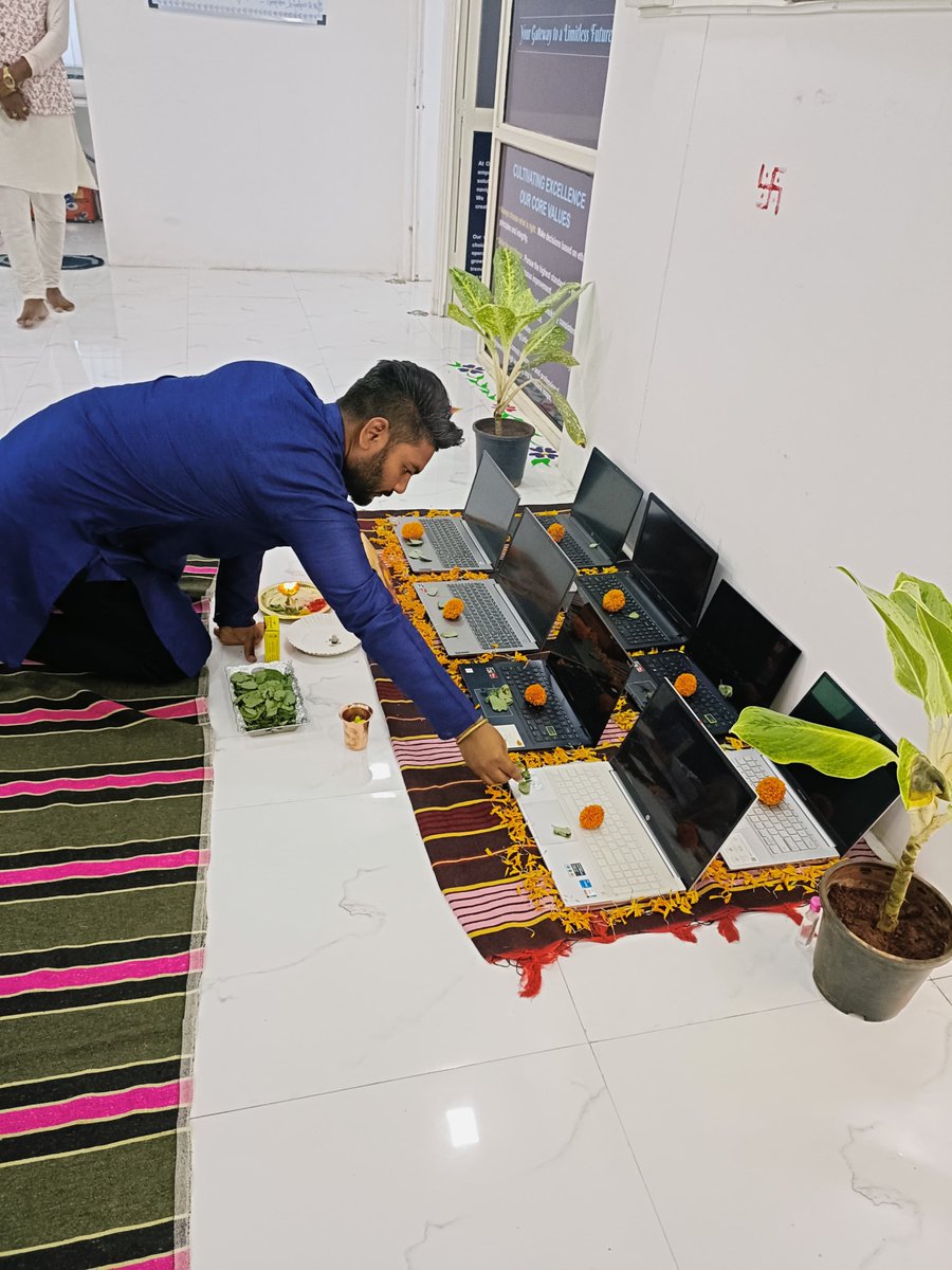 OpenFuture_Tech's tweet image. This Dussehra, let’s conquer our inner demons and fill our lives with positivity and light! 🔥✨
openfuture_technologies Wishing you a victorious and joyous Dussehra! 🙏 #HappyDussehra #VictoryOfGood #FestiveVibes&quot;