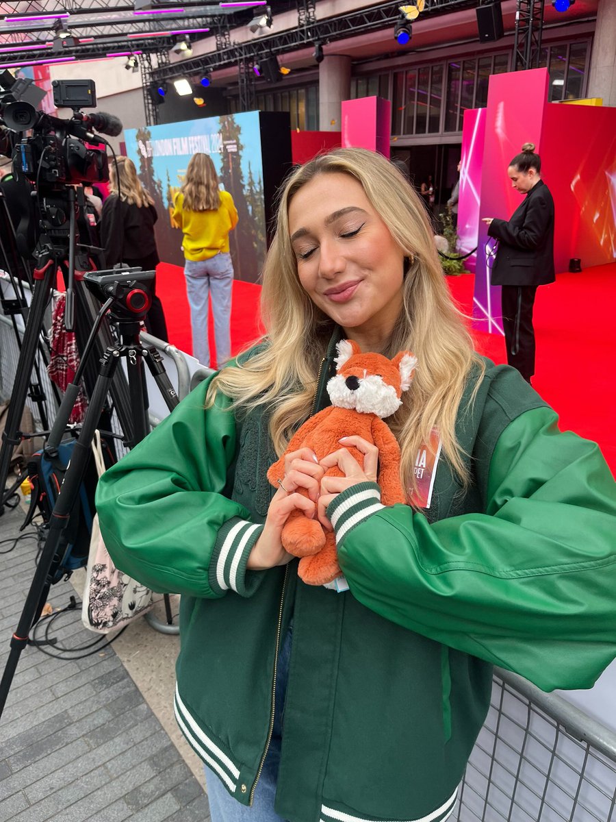clx1re's tweet photo. made pedro pascal a jellycat girl, I do it for the girlies 🫡🦊 https://t.co/UBvU5yovSM
