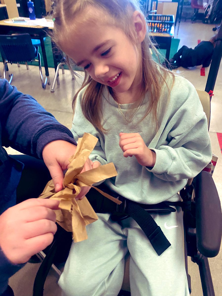 EastviewGAINS's tweet photo. Beautiful Gratitude Tree Centrepieces 🌟 so much to be thankful for ❤️ @eastview_p https://t.co/aYOI7yl8Dh