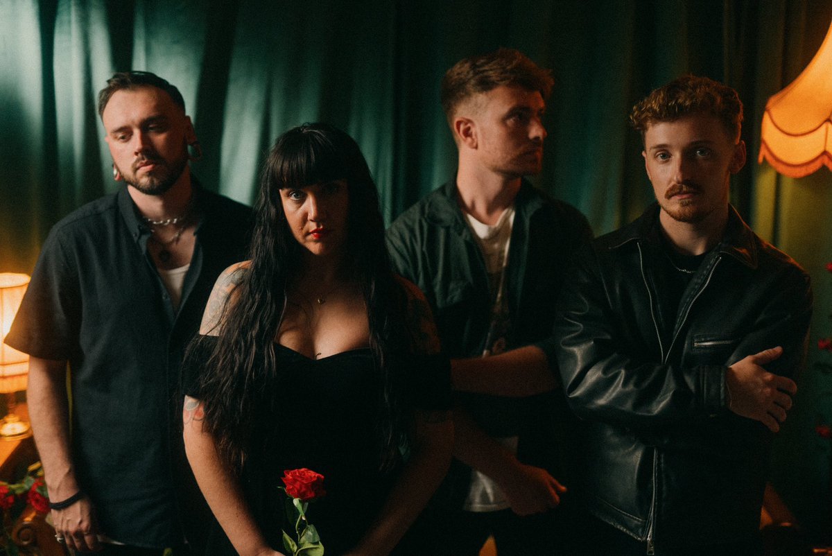 “Bloom” - our new single coming this Friday. 

Pre-save now - onerpm.link/dream-state-bl…

📷 - GLK Media