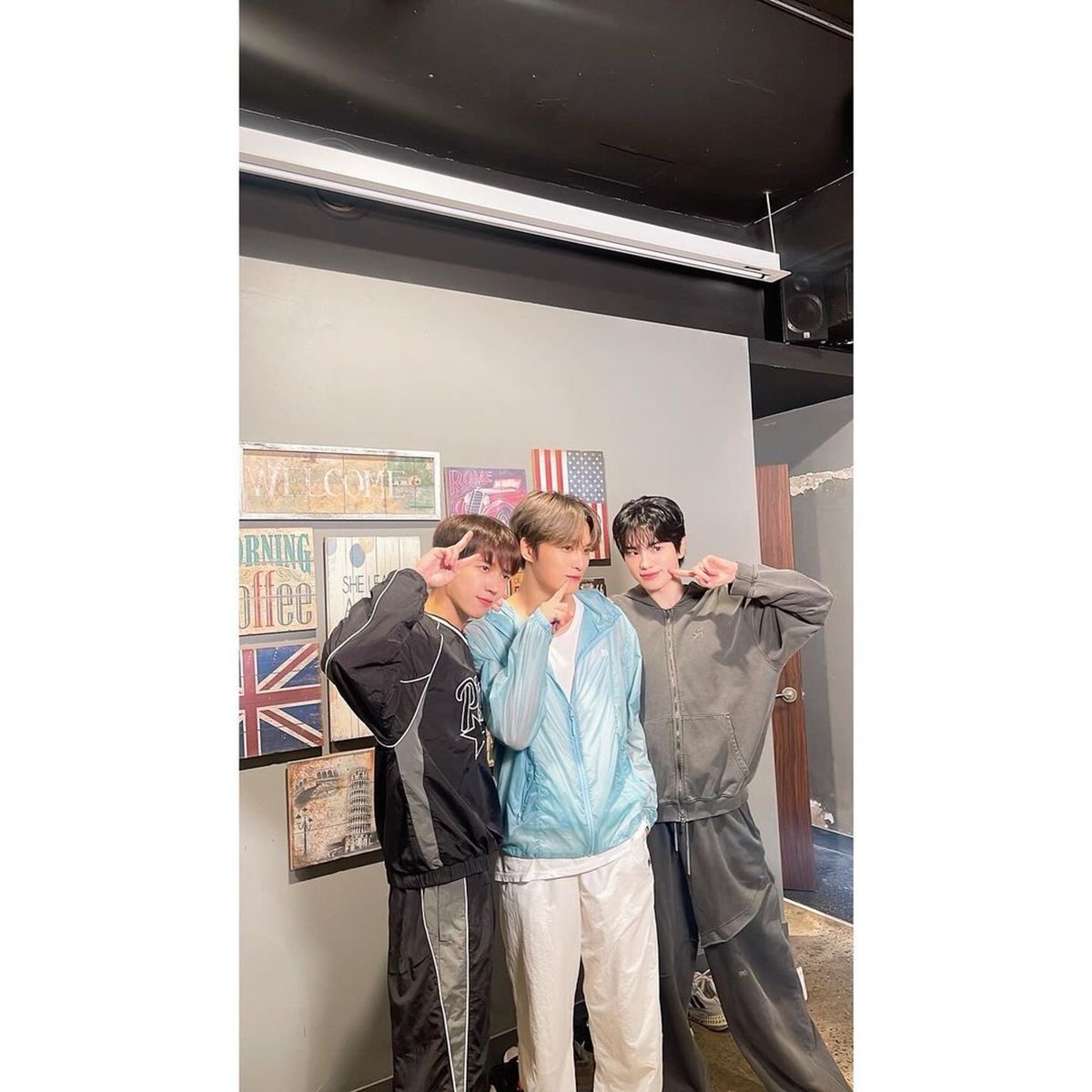DBSKINFOBR's tweet photo. 📸 Jaejoong com Woohyun e Sungjong (INFINITE) nos bastidores do projeto Milky Boys (13.10.24) https://t.co/ewovr9jD8g