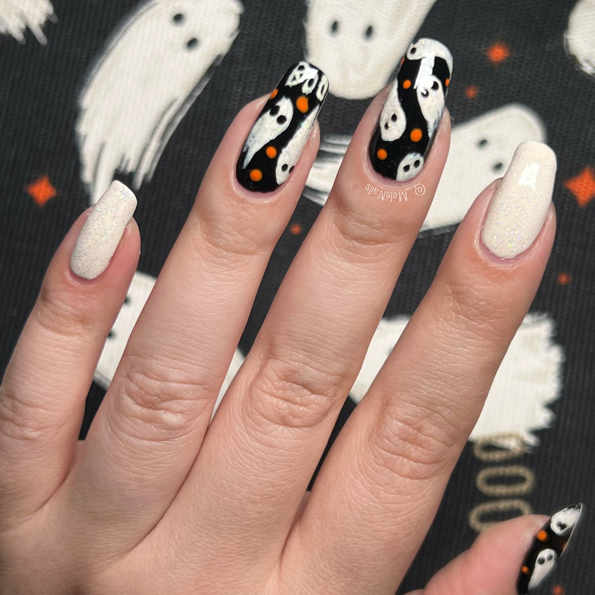 _MelsNails's tweet photo. Ivory Ghosts 💅🏻 @nailogical 
@holotaco #OneCoatBlack #IvoryTower #ScatteredHoloTaco #OhMyGourd #HoloTaco #melsnails #GhostNails #PaintWithSimply #NailArt https://t.co/K11R8DZJ6D