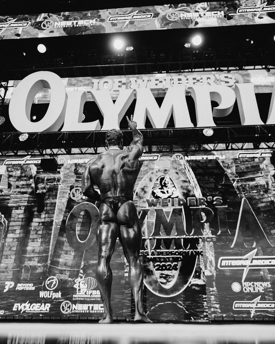 MrOlympiaLLC's tweet photo. Chris Bumstead
Teary eyes and an overflowing heart. https://t.co/GCNf4xdHhS