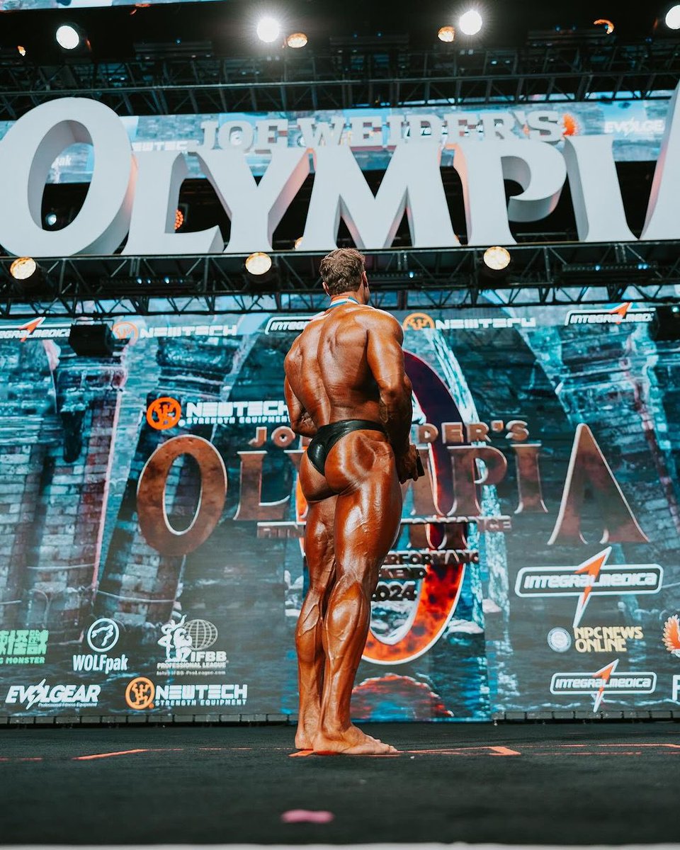 MrOlympiaLLC's tweet photo. Chris Bumstead
Teary eyes and an overflowing heart. https://t.co/GCNf4xdHhS