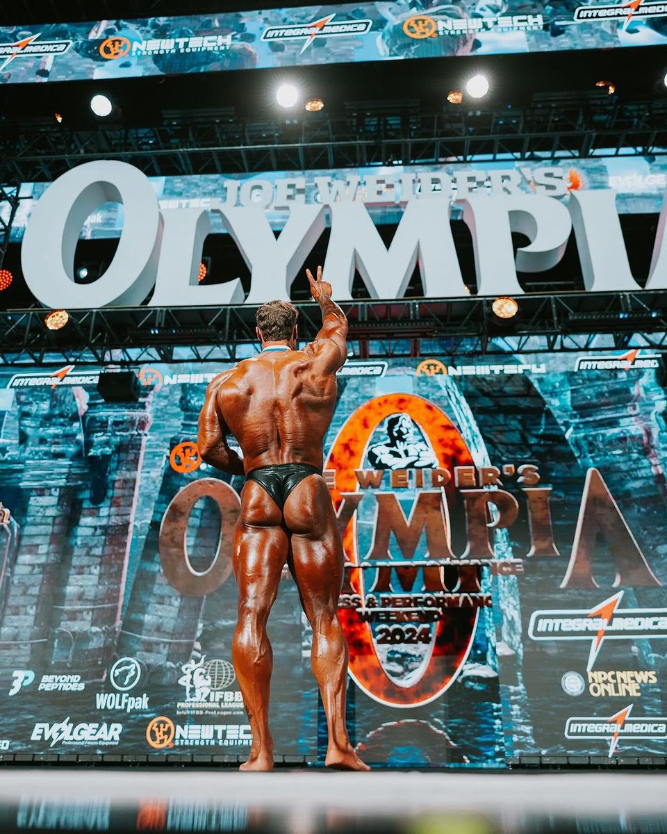 MrOlympiaLLC's tweet photo. Chris Bumstead
Teary eyes and an overflowing heart. https://t.co/GCNf4xdHhS