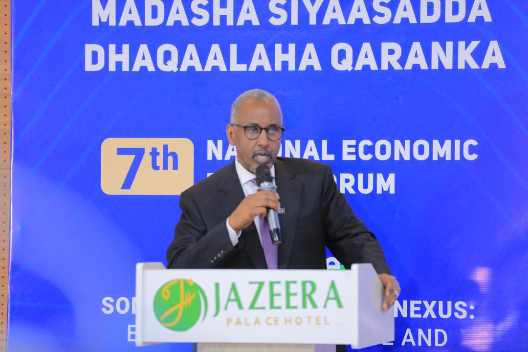 AbdirizakOm's tweet photo. I made brief remarks at the 7th National Economic Policy Forum organized by the NEC,whereas the PM @HamzaAbdiBarre was keynote speaker. I shared with the forum  participants Somalia’s development progress by linking it to improved security, governance &amp; sound economic policies https://t.co/Ma1qXDei4c