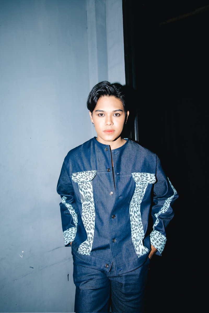 Official_ALAMAT's tweet photo. R-Ji | ALAMAT for BYS Fashion Week Day 3

Designer: Russel Villafuerte (@RussellVTV) — Strongvillage
Photographer: Alvin Chua &amp; @DaniPojas https://t.co/vGR8L2ISdh