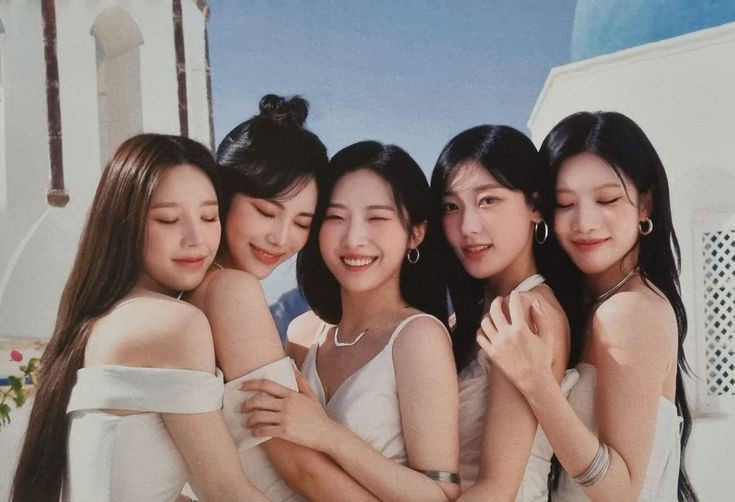 ouriiradio's tweet photo. REPLY AND RT 🪽

OURII, let's vote ARTMS for females' fans choice at MAMA Awards!! You can vote by tweeting with the tags and retweetimg tweets with them! The competition is fierce, but we can try our best! This is a HUGE opportunity for our girls 🤍
#2024MAMAVOTE #ARTMS https://t.co/z60RWDCl3T