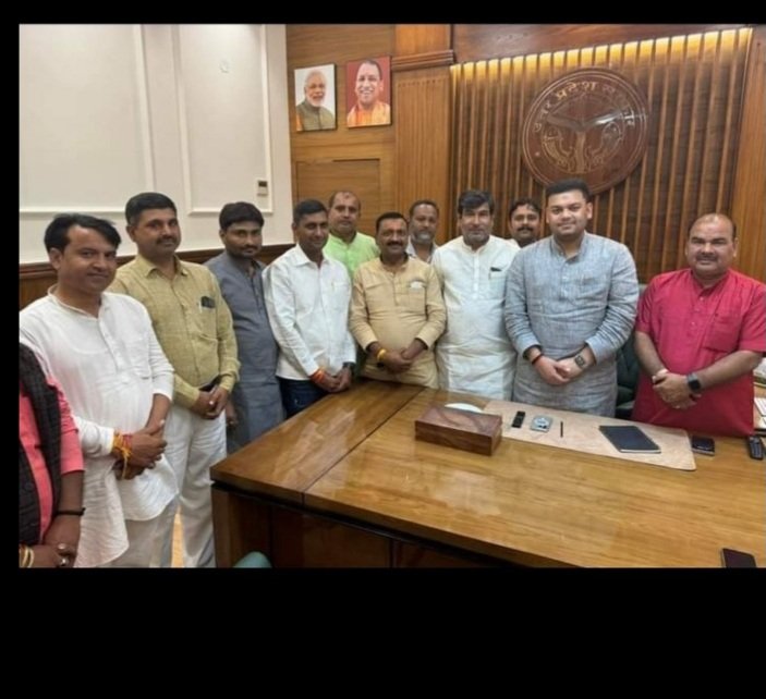 आदरणीय वेसिक शिक्षामंत्री, 
🙏🙏🙏
महोदय आप सबका समस्या का त्वरित निस्तारण कर रहे हो
आप अपने दादा जी के #शिक्षामित्रों का समस्या का समाधान कब करोगे ।
#24साल_शिक्षामित्र_बेहाल