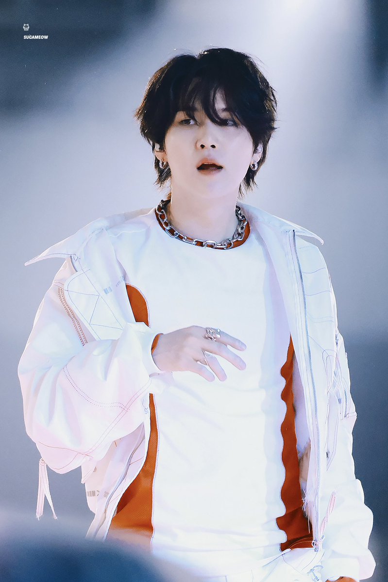 SUGAJelly9339's tweet photo. D-249 🐱 https://t.co/4UxCiEBoGy