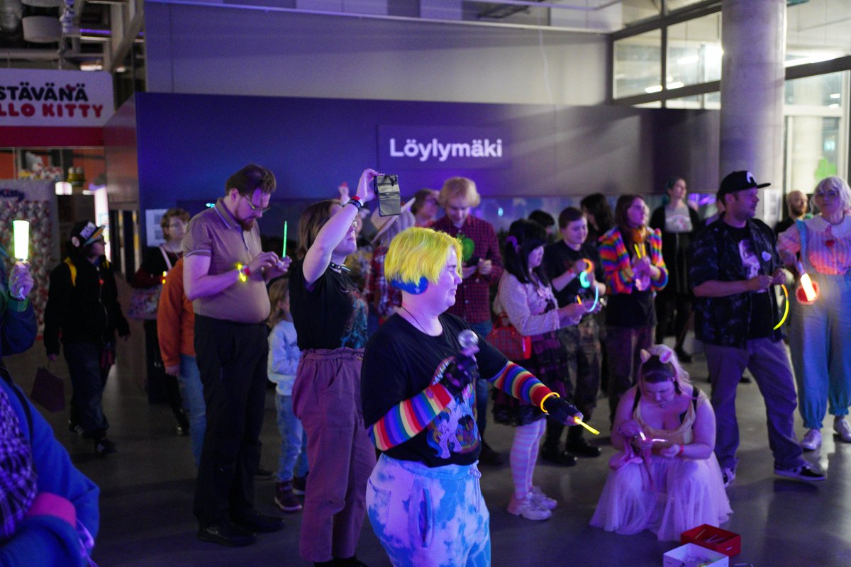 My "golden age" set from <a href="/poniconi_fi/">Poniconi</a> is now up!!

Featuring a finely curated selection of some of my favorite MLP music- both show remixes and fandom originals- from way back when!

Really happy how this set turned out, hope you guys like it too :3

mixcloud.com/drakodoge/drak…