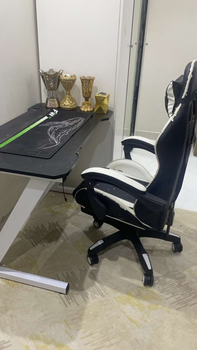 obaid__8__'s tweet photo. @ARS1PRO م عليكم من جوائز الرايفلز الي علئ اليمين https://t.co/hIEYu9X0cM
