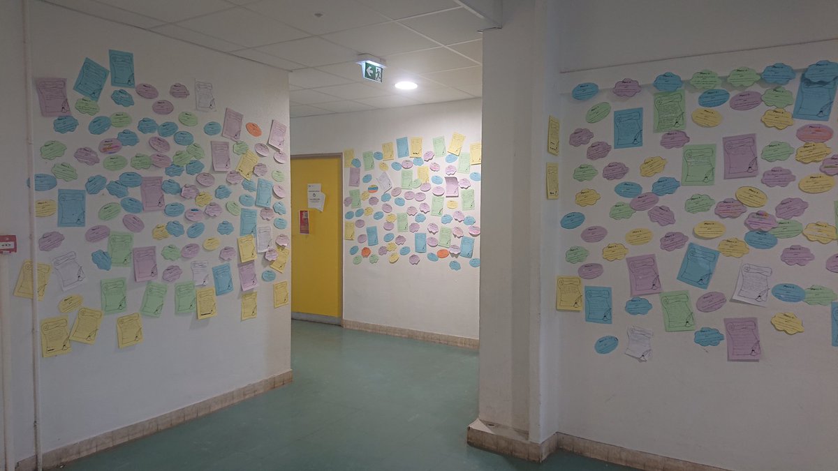 Un jour pas comme les autres... Hommage aux professeurs assassinés. 
Et un "mur des gratitudes" réalisé par les élèves à destination des professeurs. 
Merci aux élèves pour leur participation.
Merci aux collègues professeurs et autres pour leur engagement quotidien.
<a href="/AcBordeaux/">Académie de Bordeaux</a>