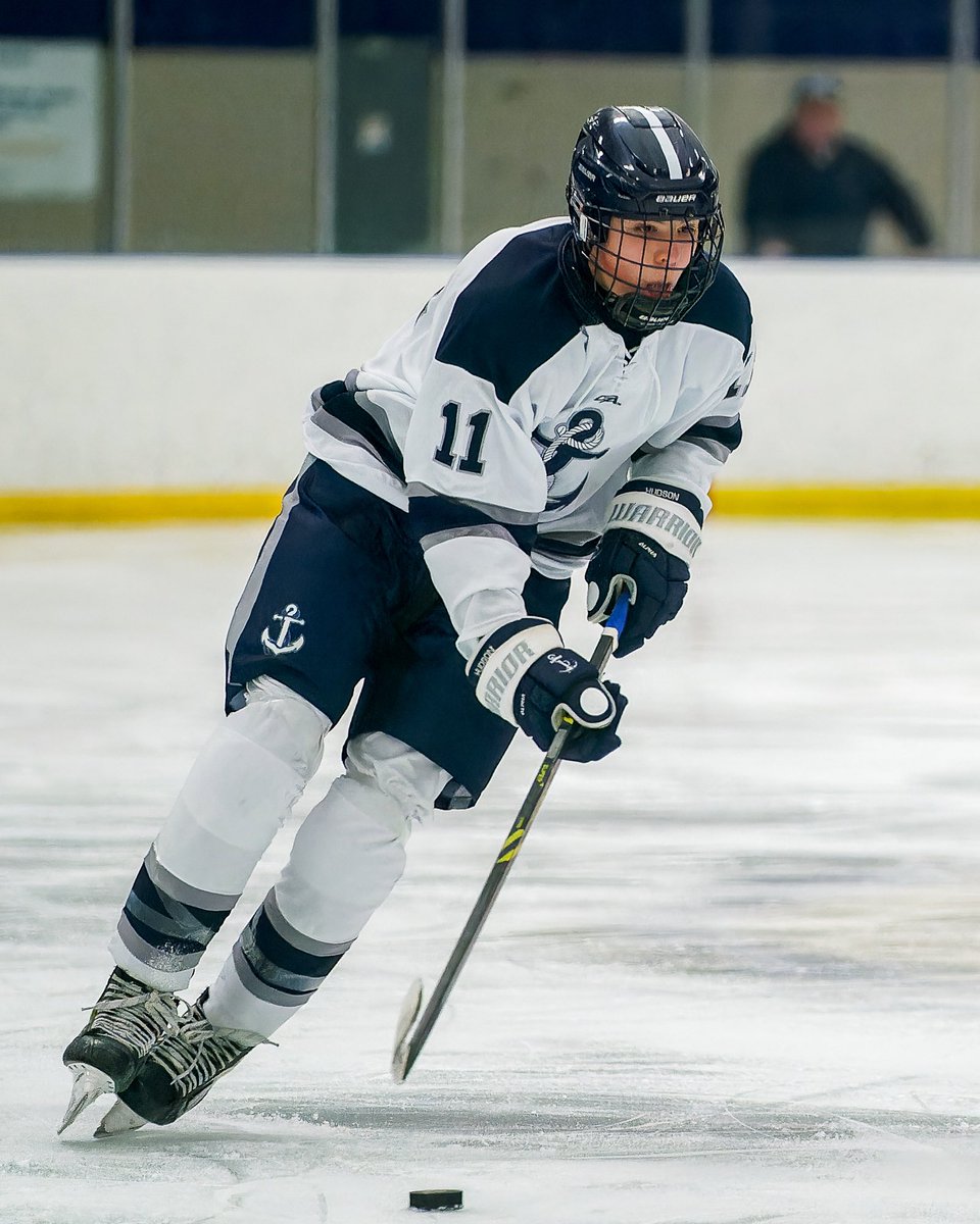 FlowHud's tweet photo. 11 Days….  #11, Sophomore Forward, Max Koerbel.  ⚓️🏒🥅⚓️.  #RollHud https://t.co/nYCv3Yqfig