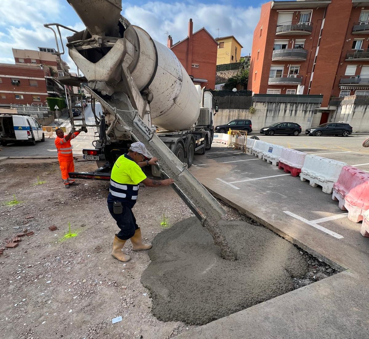 🚧S’aproven actuacions de xoc per asfaltar diversos punts del municipi

💰S’invertiran 691.700 euros i està previst que els treballs comencin el pròxim dilluns 21 d’octubre

Més info 📲 tinyurl.com/kf9msc4h