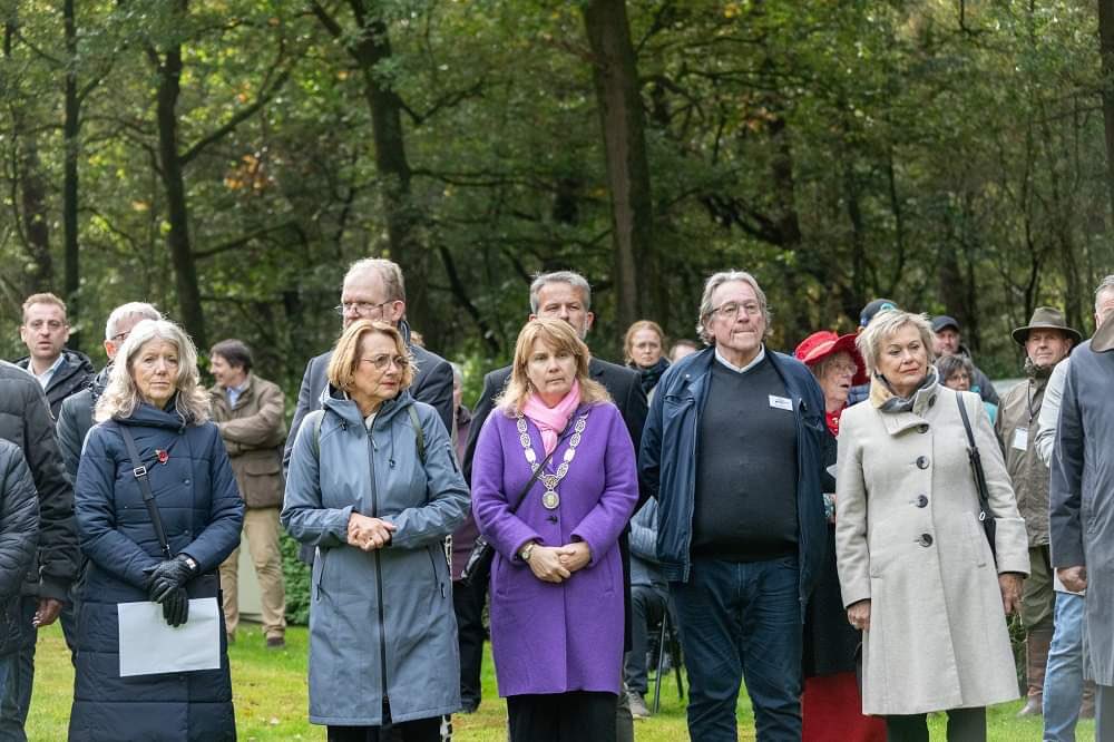 80 jaar vrijheid in Overloon! 

Gisteren was ons raadslid Han Welbers (tevens voorzitter Stichting Herdenking Slag om Overloon) aanwezig bij de herdenkingsbijeenkomsten. 

Zie ook dit artikel 👇

gelderlander.nl/land-van-cuijk…

Foto: Albert Hendriks (Overloon nieuws)