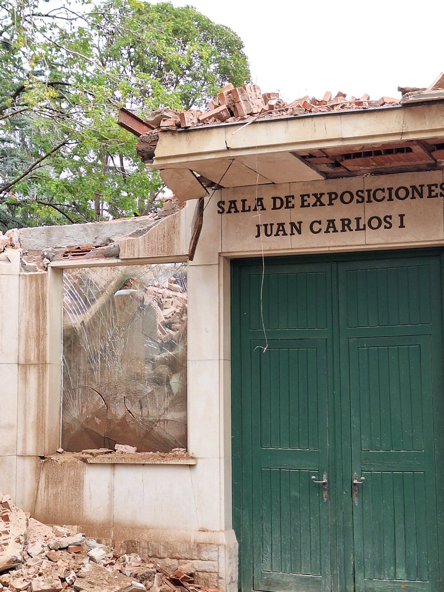 MasSanFer_'s tweet photo. #sanfernandodehenares no será igual mañana.
A las viviendas derribadas de vecinxs hoy vemos cómo desaparece para siempre el Complejo El Pilar: servicios públicos de nuestro municipio PENDIENTES DE RECUPERAR.
16 años de tortura y maltrato 
@ComunidadMadrid RESPONSABLE 
💔💔 https://t.co/JfpM6wR1l9