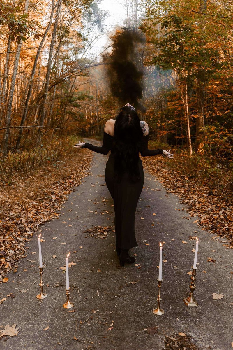 Hannyaashes's tweet photo. So excited with this photoshoot we just did❤️ #Halloweenshoot #photoshoot #witchyvibes https://t.co/oY0V9nBsSN