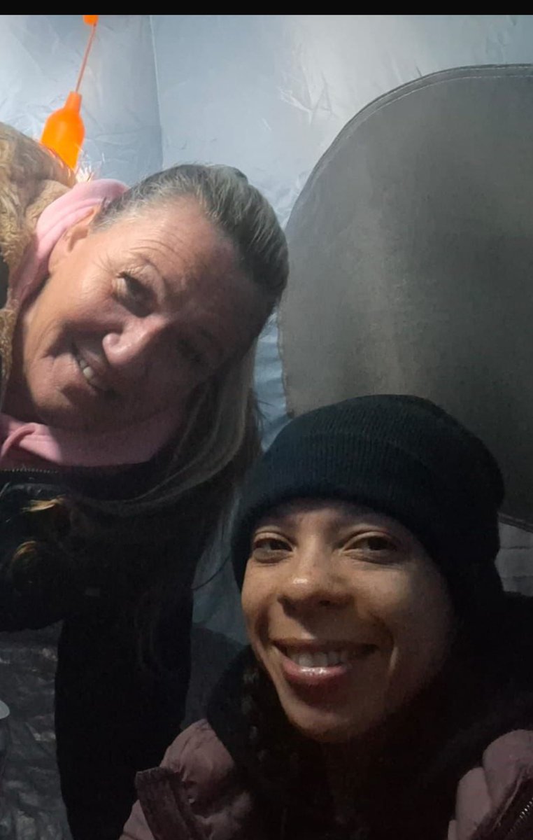 Well done to everyone that completed the sleep out to raise funds for <a href="/WellspringStkpt/">WellspringStockport</a> ❤️. A massive well done to Cara and Keata from AOP who raised funds and represented the mental health team here <a href="/PennineCareNHS/">Pennine Care NHS FT</a> <a href="/heatherjean71/">heather mcclenaghan</a> <a href="/mattwalshNDQ/">Matthew Walsh</a> @AnHassallNHS d 😁