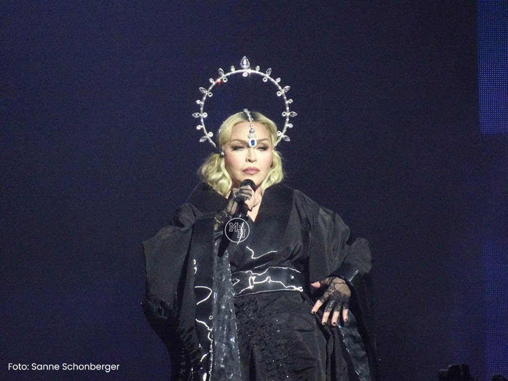 madonnaned's tweet photo. The Celebration Tour - Madonna's allereerste greatest hits tour - startte 1 jaar geleden! 

Zaterdagavond 14 oktober 2023. De start van Madonna's The Celebration Tour in Londen. Vandaag dus precies 1 jaar geleden.
https://t.co/zL7SXLv6XR https://t.co/nLYHcs9z0h