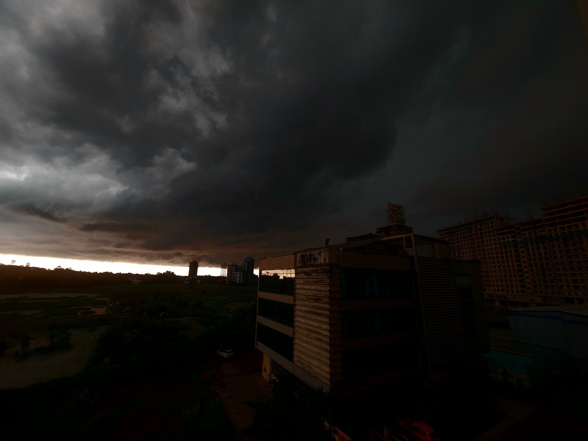 AryaKathe's tweet photo. Heavy Winds &amp; Cloudy weather at Vasai. @rushikesh_agre_ https://t.co/ocyZV8waK3