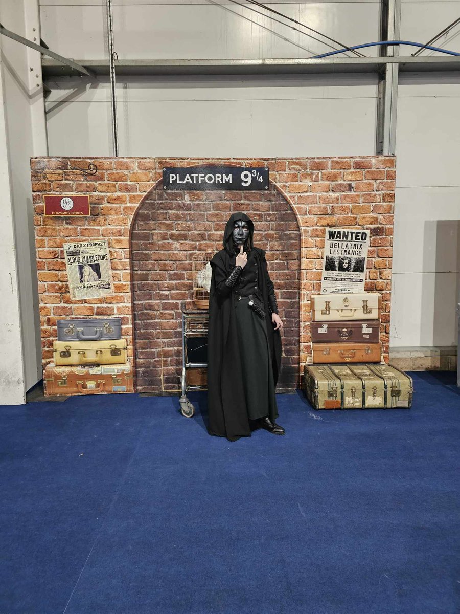 nicinacx's tweet photo. I forgot to post these a few last week but here's my death eater cosplay ft a mini dark lord https://t.co/u9urbAP8g5