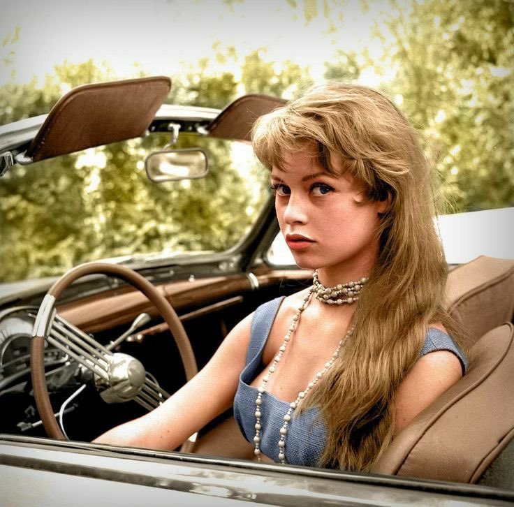 modernhistory's tweet photo. Brigitte Bardot 📸 1956 https://t.co/OnzVEXPG5l