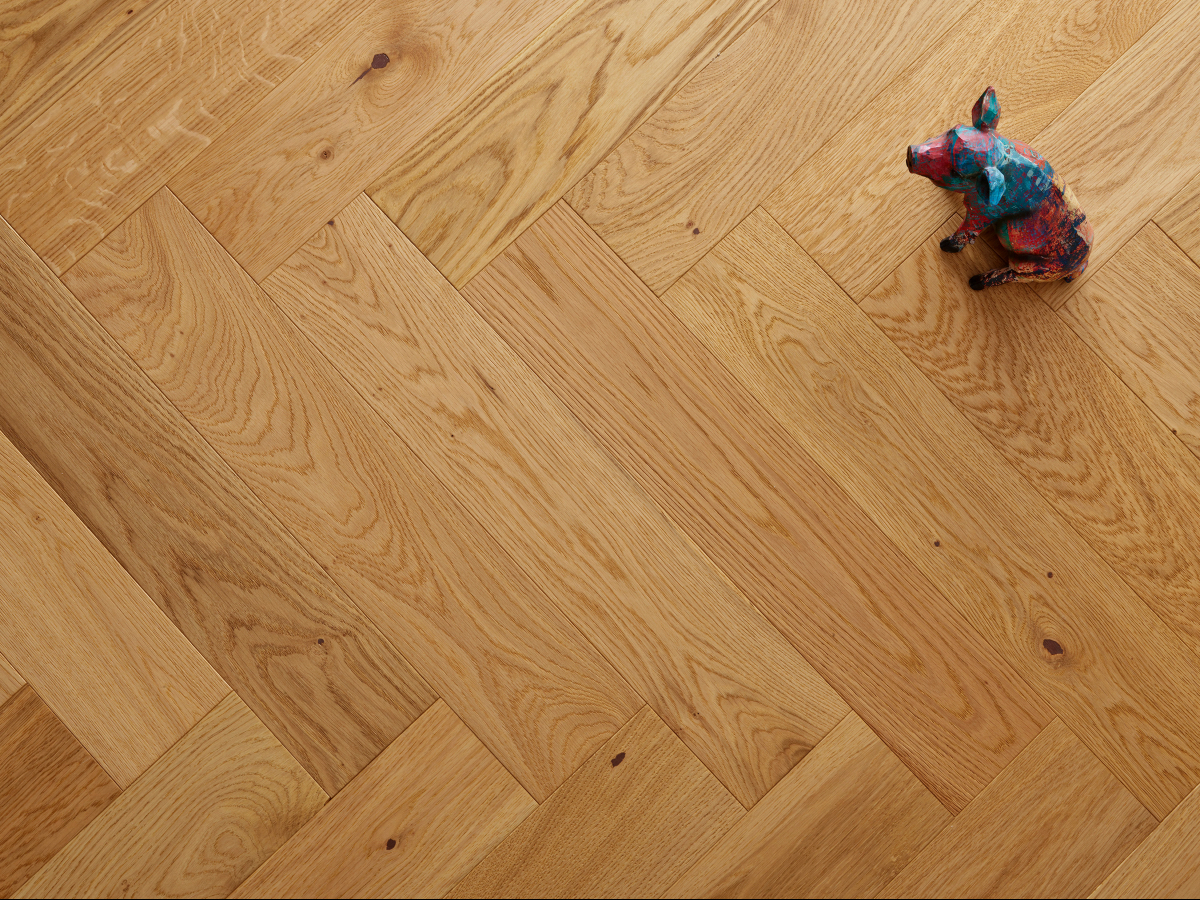 *£42.50m2* Don't miss out on the chance to snag our stylish Herringbone Classics at a discounted price! 🐝  #Sale #herringboneflooring  #oakfloorsonline 🛍️  i.mtr.cool/oyigmuppiy