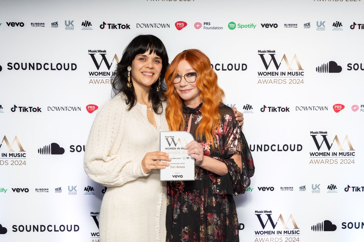 The legendary <a href="/toriamos/">tori amos</a> was presented with the Inspirational Artist award at Women In Music 2024 by <a href="/BatForLashes/">Bat for Lashes</a>  musicweek.com/media/read/wom… #MWWIM