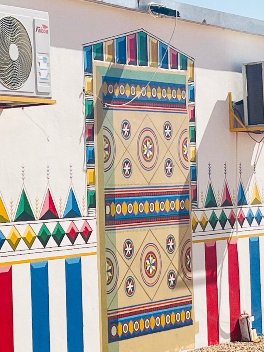 aljoufr's tweet photo. حول أحد المواطنين بـ #منطقة_الجوف جزءا من مزرعته الخاصة إلى قطع فنية تجذب عشاق اللوحات والابتكار دون الاستعانة بأدوات مصنعة, واستطاع دايس عبدالرحمن الشمري أن يحول أجزاء من مزرعته في مدينة #سكاكا إلى مجسمات فنية ولوحات جمالية
https://t.co/gGgKctbBfr
#جمعية_الجوف_للإعلام https://t.co/agfvsOhcT2