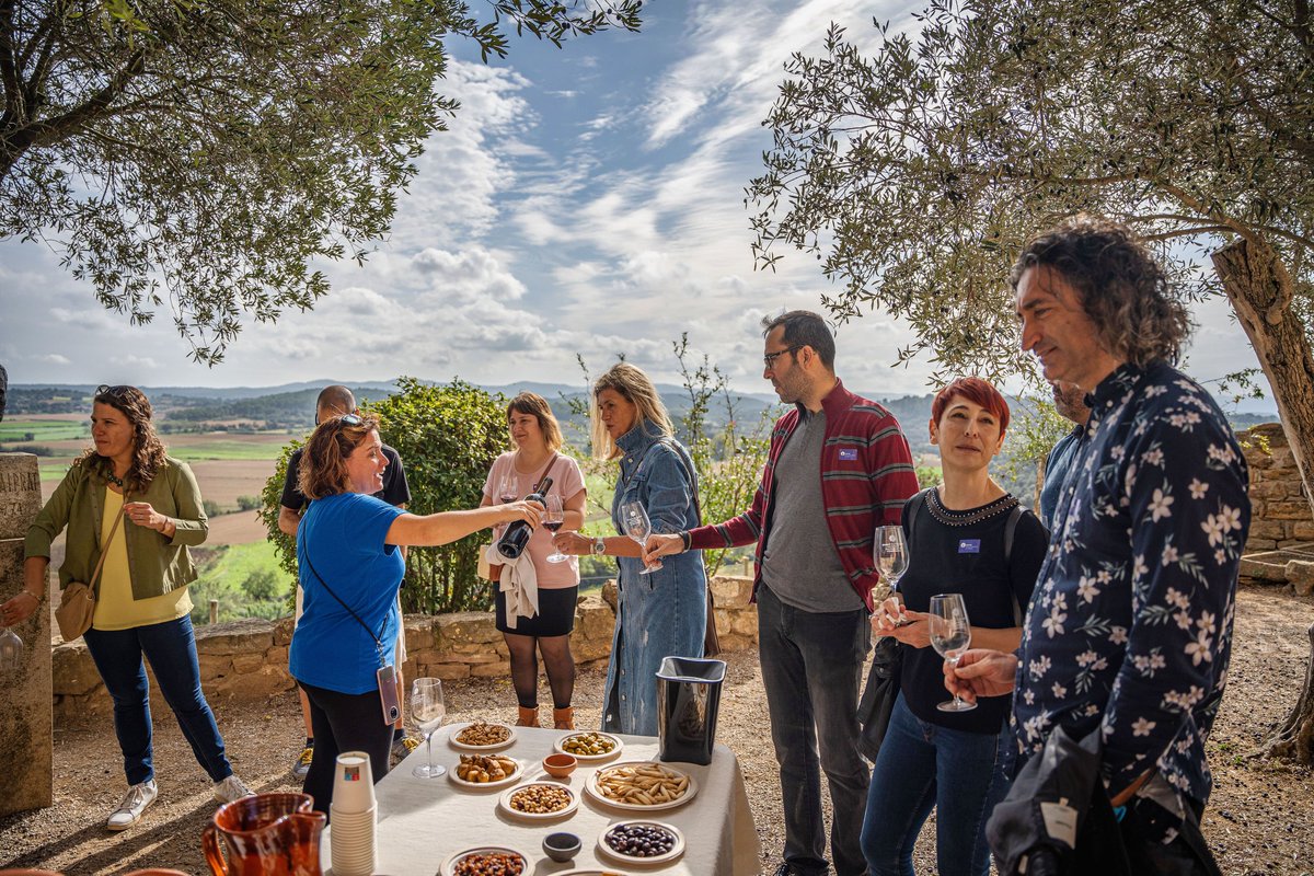 Costa Brava Pirineu (@costabrava) on Twitter photo El #MACUllastret i el <a href="/CellerMasLlunes/">Celler Mas Llunes</a> s'uneixen amb "Beu-te el Museu" per proposar un itinerari i conèixer la ciutat ibèrica d'Ullastret amb un tast de 4️⃣ vins <a href="/DOEmporda/">DO Empordà</a> procedents del <a href="/CellerMasLlunes/">Celler Mas Llunes</a>.
🗓 27/10 a les 11:30 h 👉 loom.ly/TdUeW8Q
<a href="/macarqueologia/">Museu d'Arqueologia de Catalunya</a> El #MACUllastret i el <a href="/CellerMasLlunes/">Celler Mas Llunes</a> s'uneixen amb "Beu-te el Museu" per proposar un itinerari i conèixer la ciutat ibèrica d'Ullastret amb un tast de 4️⃣ vins <a href="/DOEmporda/">DO Empordà</a> procedents del <a href="/CellerMasLlunes/">Celler Mas Llunes</a>.
🗓 27/10 a les 11:30 h 👉 loom.ly/TdUeW8Q
<a href="/macarqueologia/">Museu d'Arqueologia de Catalunya</a>