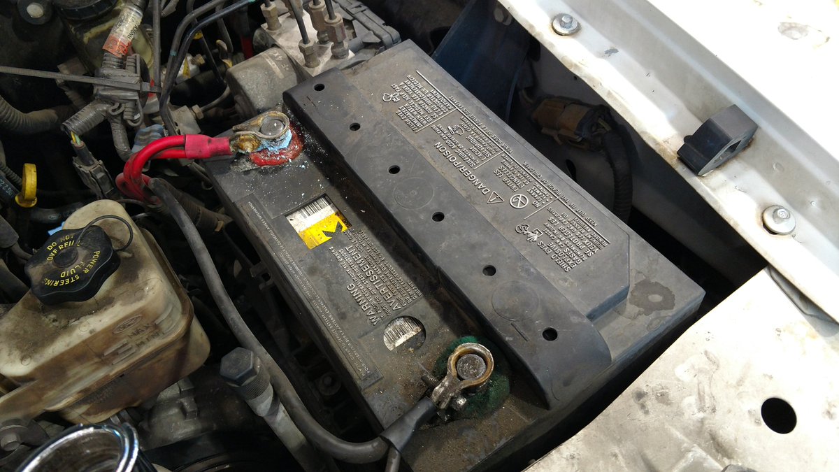 CraigsCarCareTX's tweet image. youtube.com/shorts/8czdYy6… #batteryreplacement #ford #registration