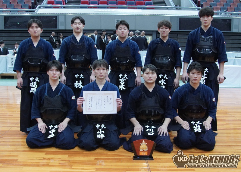 letskendo's tweet photo. こんばんは、LET'S KENDOです

本日開催された全日本学生剣道優勝大会の結果をLET'S KENDOに掲載しました〜
https://t.co/KAbK1g8RGy

結果
優勝　国士舘大学
二位　鹿屋体育大学
三位　日本体育大学
三位　中央大学

#kendo #剣道 #レッツ剣道 #全日本学生剣道優勝大会 https://t.co/LLXBpCxV7y