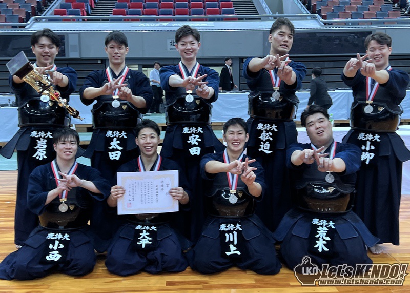 letskendo's tweet photo. こんばんは、LET'S KENDOです

本日開催された全日本学生剣道優勝大会の結果をLET'S KENDOに掲載しました〜
https://t.co/KAbK1g8RGy

結果
優勝　国士舘大学
二位　鹿屋体育大学
三位　日本体育大学
三位　中央大学

#kendo #剣道 #レッツ剣道 #全日本学生剣道優勝大会 https://t.co/LLXBpCxV7y