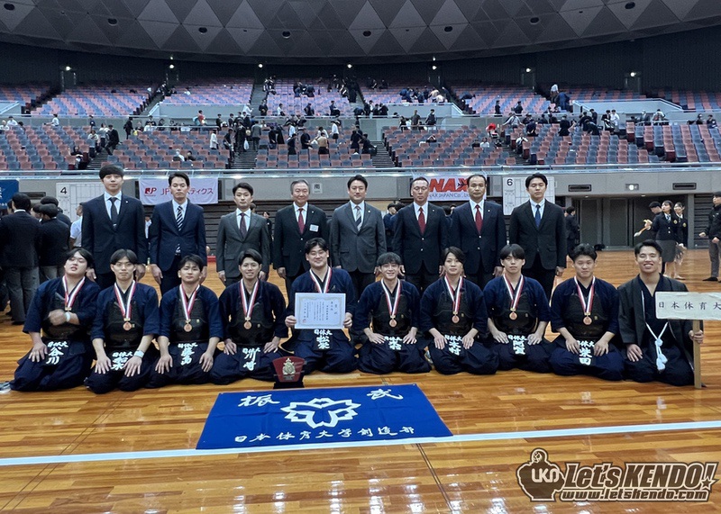 letskendo's tweet photo. こんばんは、LET'S KENDOです

本日開催された全日本学生剣道優勝大会の結果をLET'S KENDOに掲載しました〜
https://t.co/KAbK1g8RGy

結果
優勝　国士舘大学
二位　鹿屋体育大学
三位　日本体育大学
三位　中央大学

#kendo #剣道 #レッツ剣道 #全日本学生剣道優勝大会 https://t.co/LLXBpCxV7y