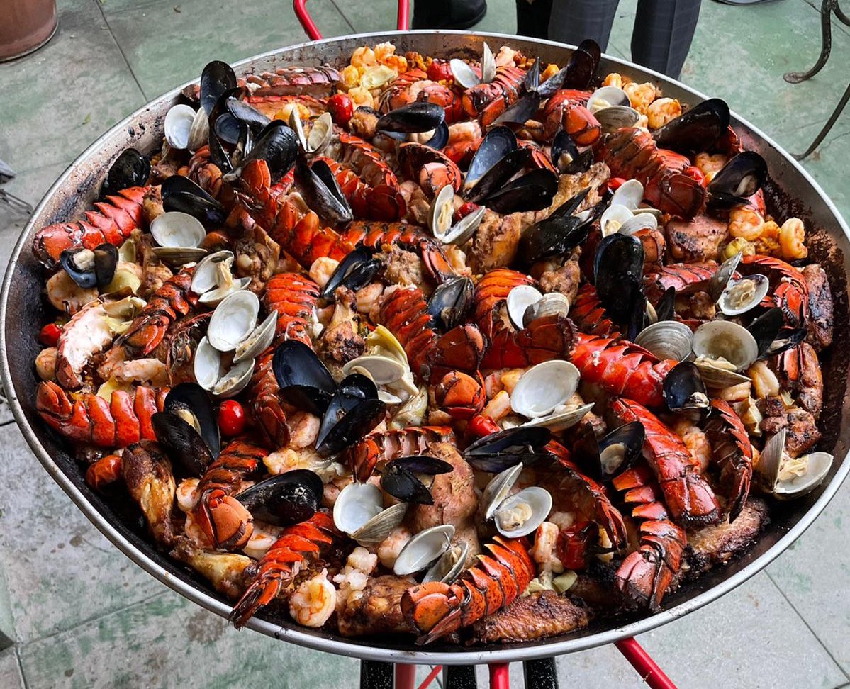 MeatThePeople's tweet photo. The first rule of Barcelona’s Paella Club is that you talk about Paella Club as much as possible.
#thepaellaclub #barcelona #paella https://t.co/Cth9PFfB77