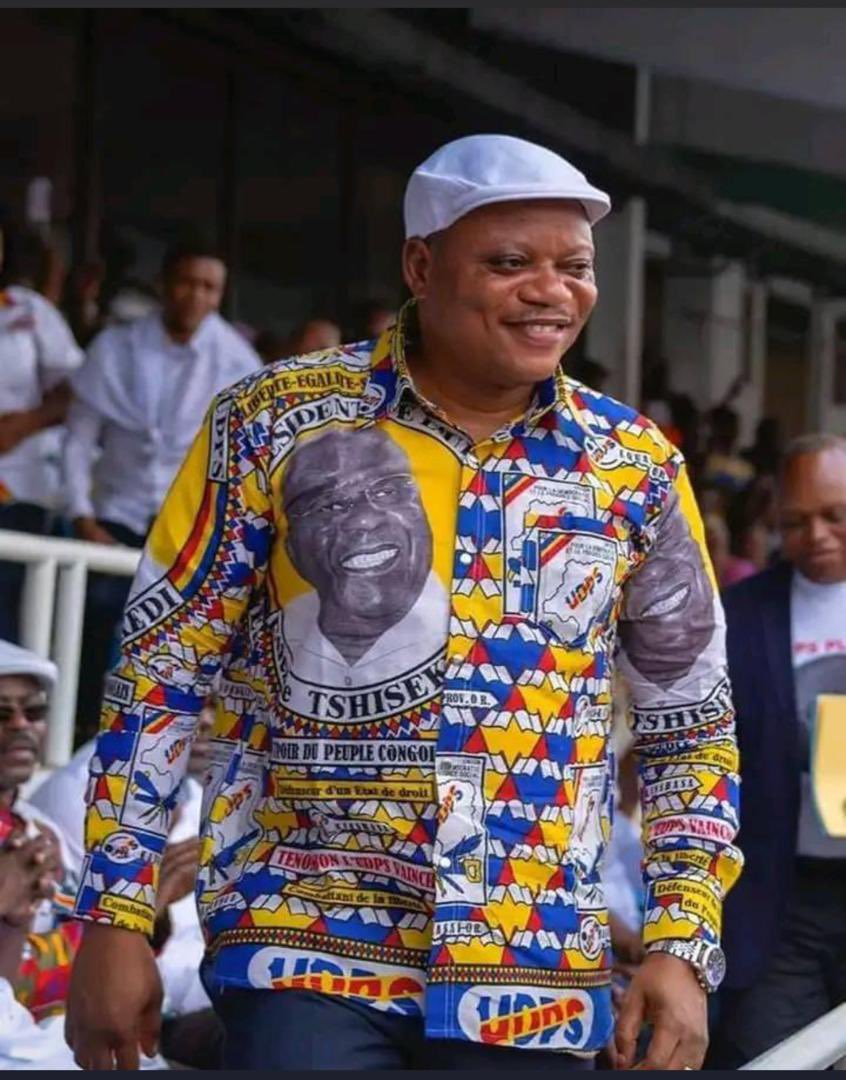 GhislainMwanji's tweet photo. Le véritable testament du feu Etienne TSHISEKEDI wa MULUMBA se résume par "LE PEUPLE D'ABORD et L'ÉTAT DE DROIT", pas la jouissance et la révision constitutionnelle. 
Halte aux brebis égarés ! https://t.co/Ivrkthv3Rg