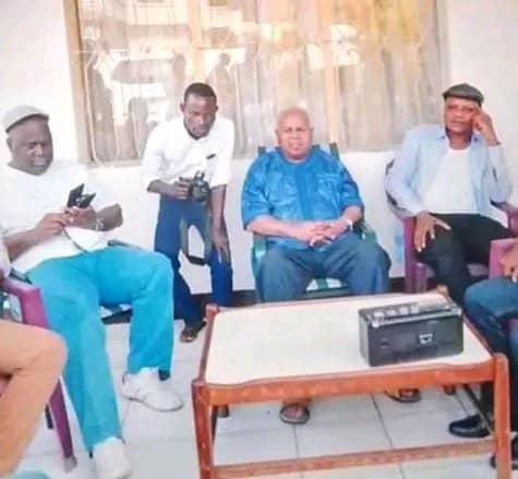 GhislainMwanji's tweet photo. Le véritable testament du feu Etienne TSHISEKEDI wa MULUMBA se résume par "LE PEUPLE D'ABORD et L'ÉTAT DE DROIT", pas la jouissance et la révision constitutionnelle. 
Halte aux brebis égarés ! https://t.co/Ivrkthv3Rg