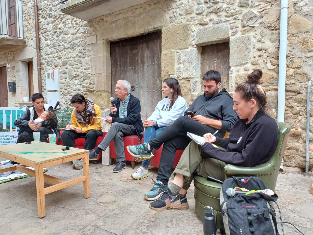 Contentes d'haver format part de l'#AplecIltir  organitzat a📍#Mieres. On vàrem participar de la taula de diàleg "Necessitats comunes respostes cooperatives".