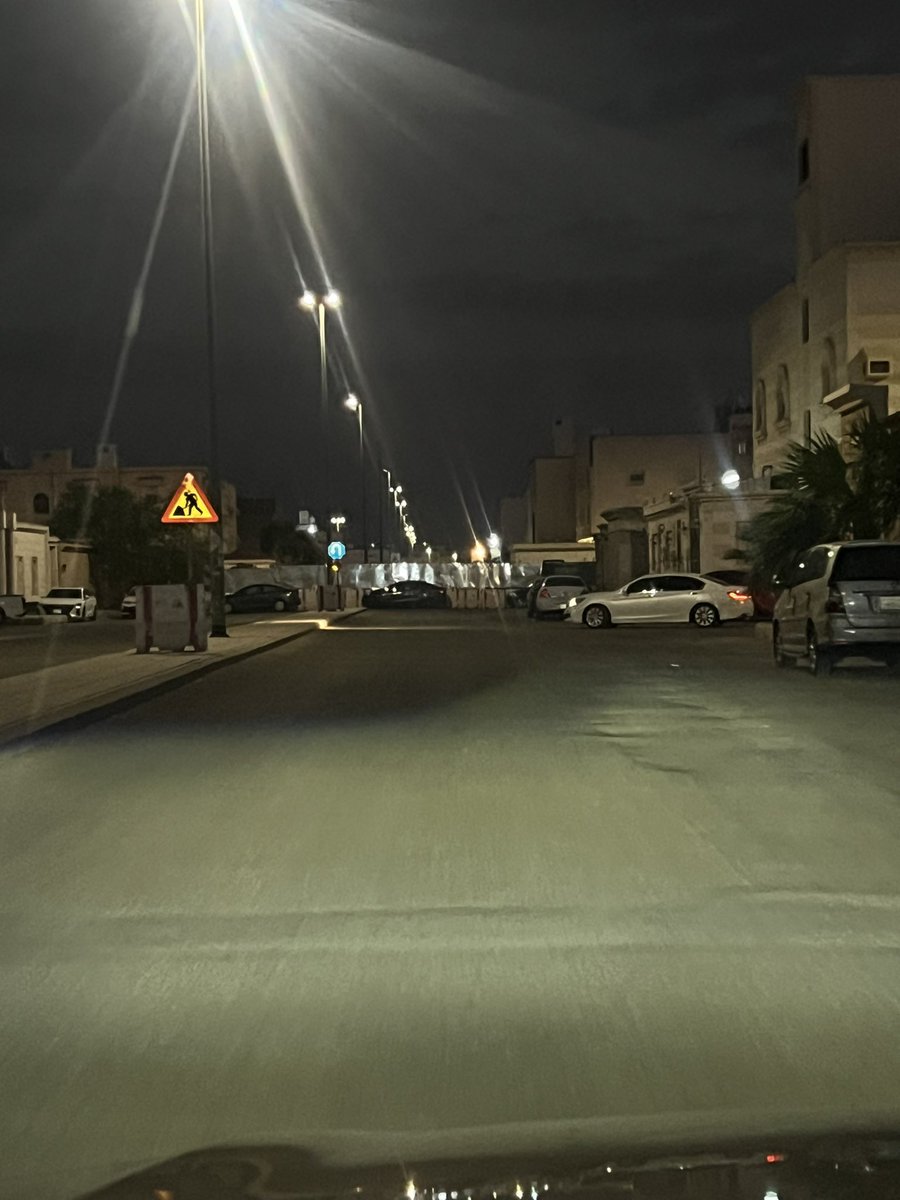 oo_338_'s tweet photo. هل من المنطقه مشروع مفترض انه يتم العمل فيه ، فقط محاوطه المنطقة بالصبات والارض حفريات ، ولا يوجد اي عماله تستكمل العمل ؟؟؟ وجميع الطرق مغلقه من كل الاتجاهات 
لا نقدر نوقف سيارات ولا كبار السن يقدرو يدخلو ويخرجو من البيت ولا حتى المسلمين يقدرو يصلو بالمسجد هل هذا من المنطق ؟؟؟ https://t.co/iKifpLTtsZ